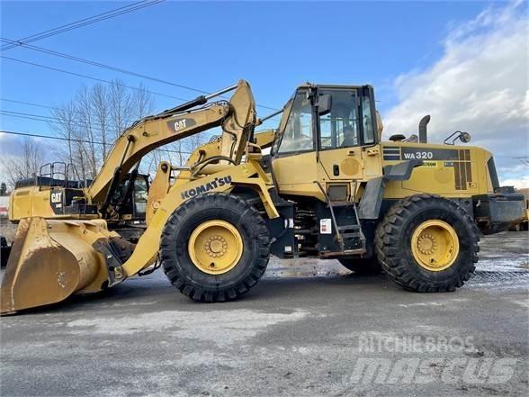 Komatsu WA320 Incarcator pe pneuri