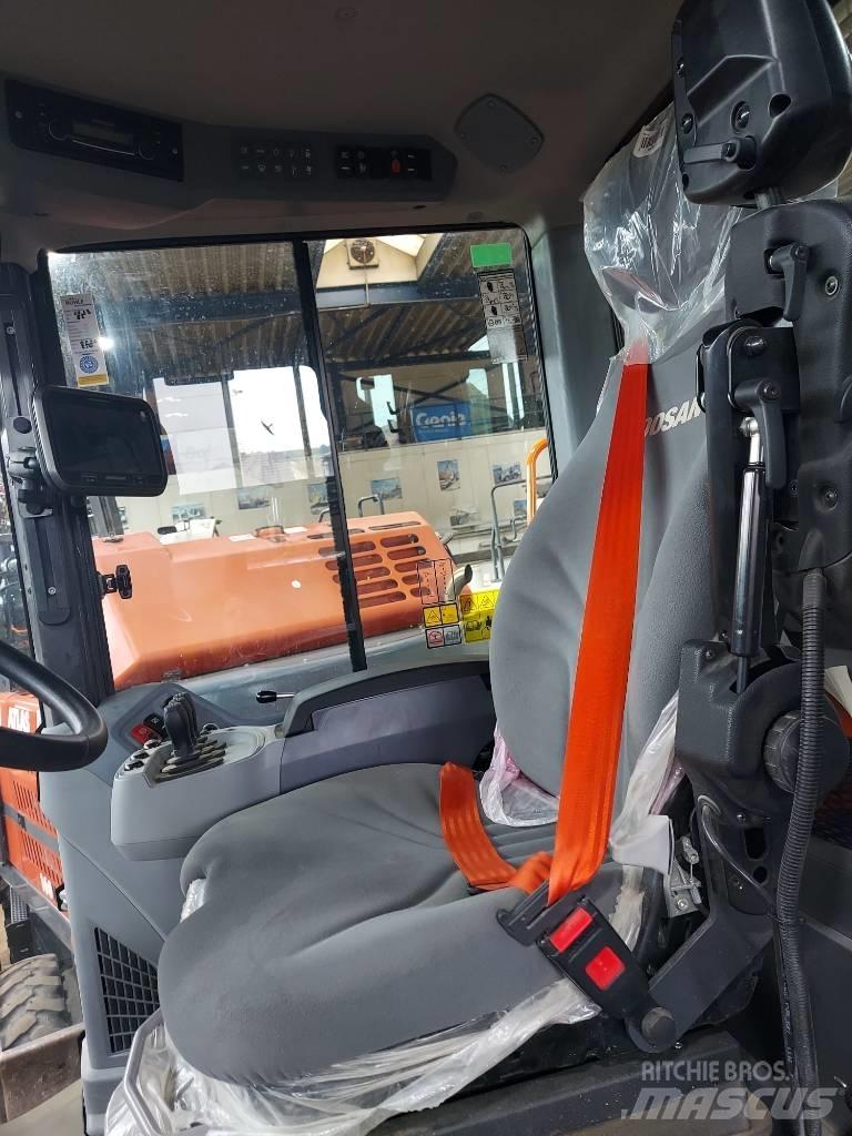 Develon DL 320-7 Incarcator pe pneuri