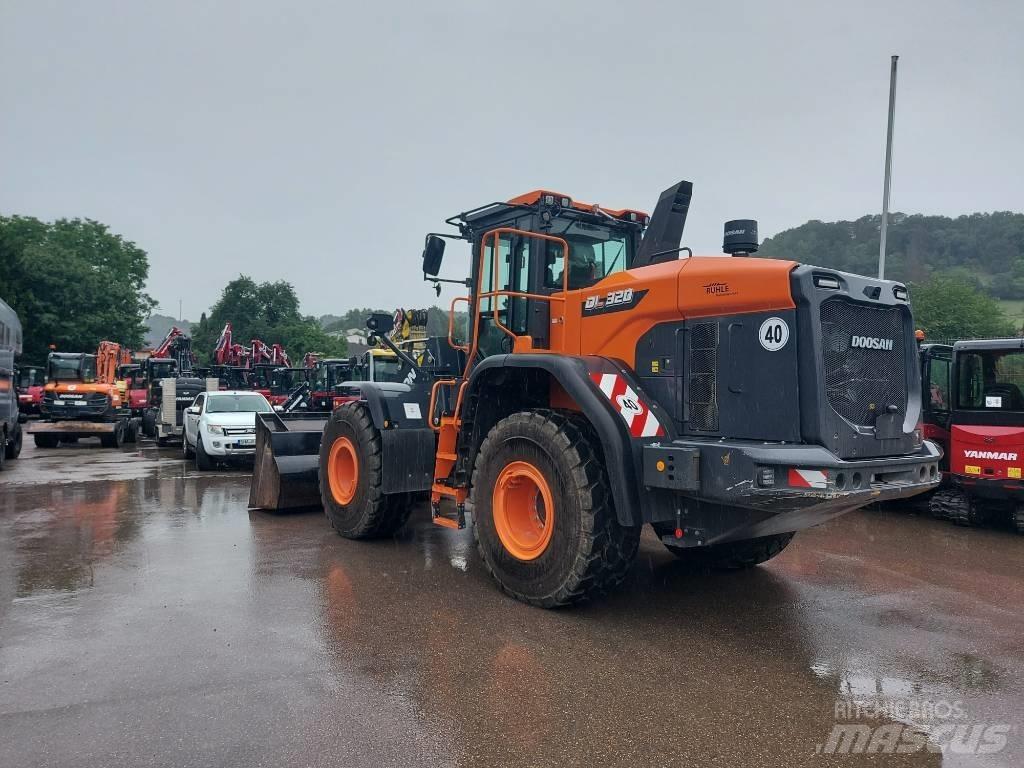Develon DL 320-7 Incarcator pe pneuri