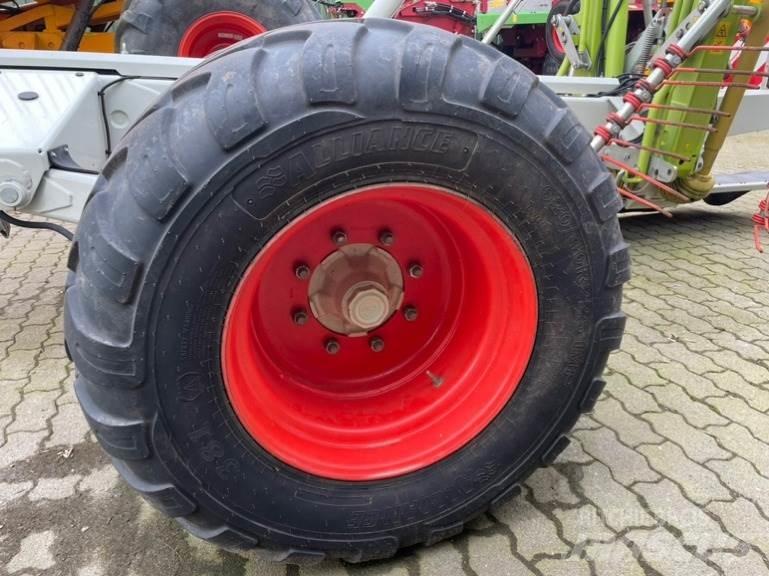 CLAAS Liner 3600 Utilaj de răvăşit fân