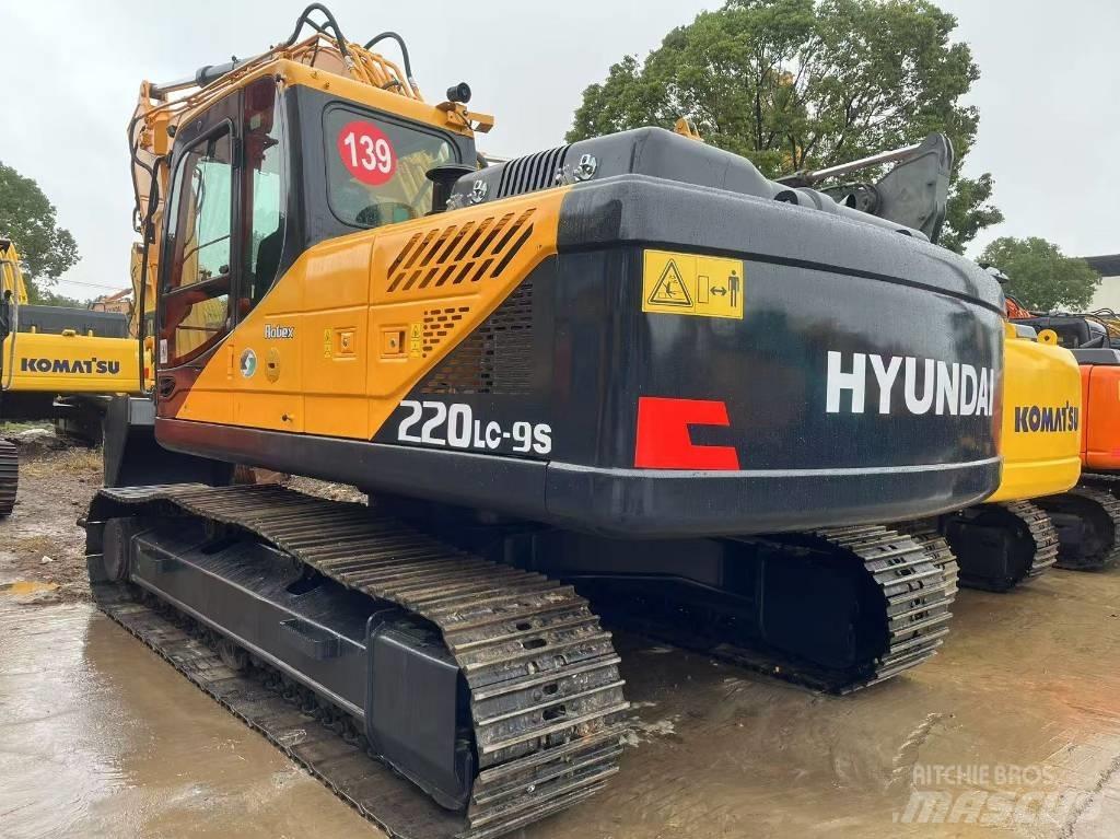 Hyundai R220LC-9S Excavatoare cu roti