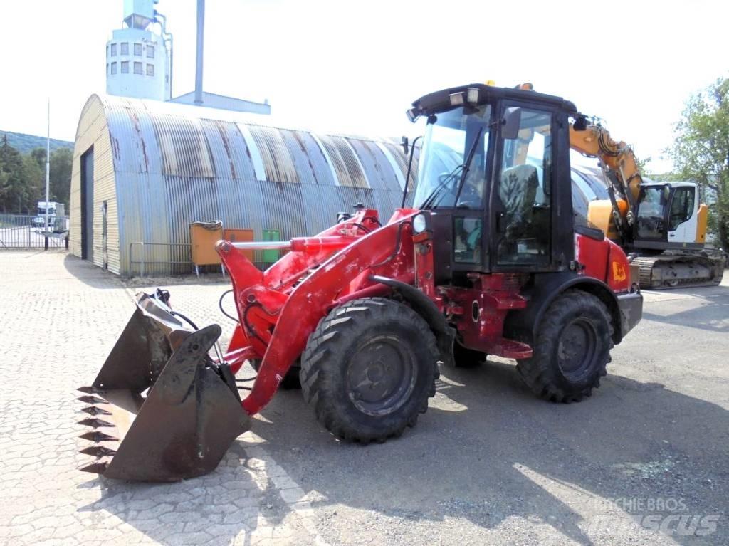 JCB 407 Incarcator pe pneuri
