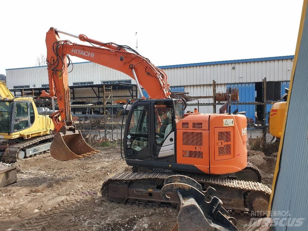 Hitachi ZX225USLC Excavatoare pe șenile
