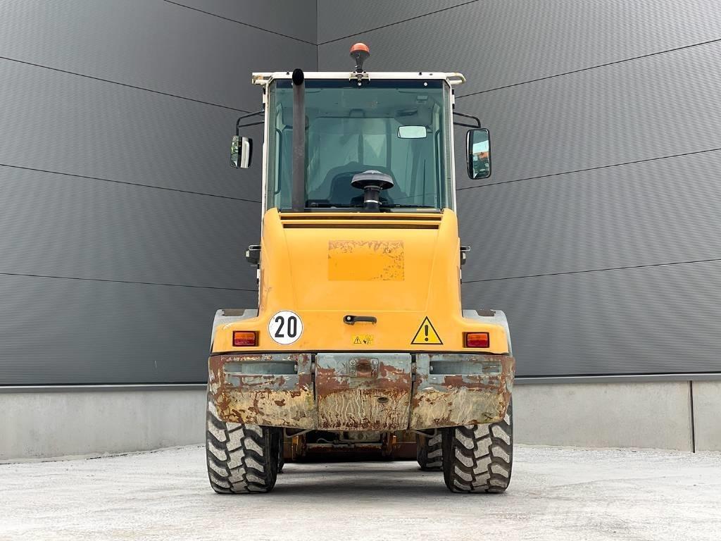 Liebherr L 506 Incarcator pe pneuri