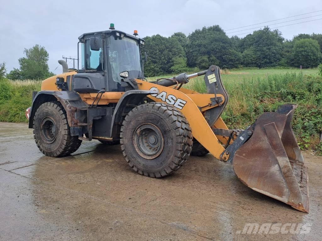 CASE 821g Incarcator pe pneuri