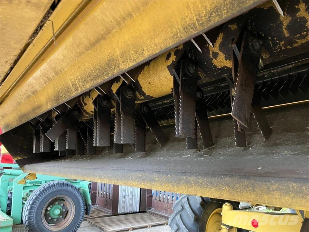 New Holland TX67 Combine de secerat