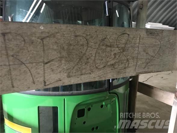John Deere  Cabine si interior