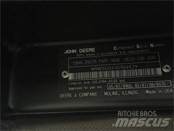John Deere  Cabine si interior