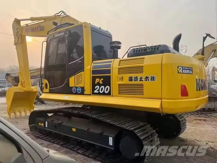 Komatsu PC 200 Excavatoare pe șenile
