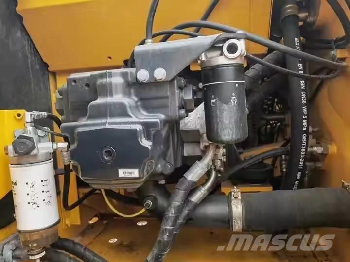 Komatsu PC 200 Excavatoare pe șenile
