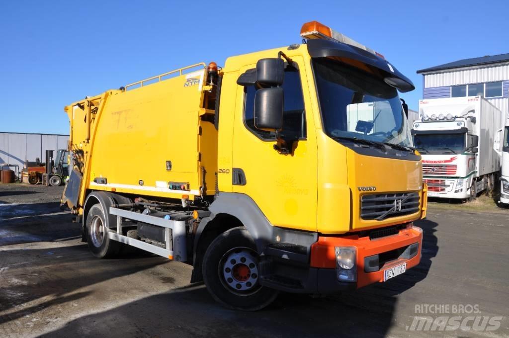 Volvo FL 4X2 Camion de deseuri