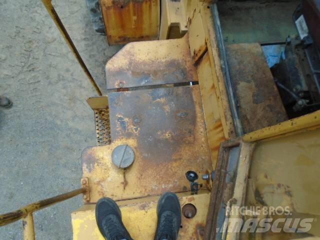 Clark 125 B Incarcator pe pneuri