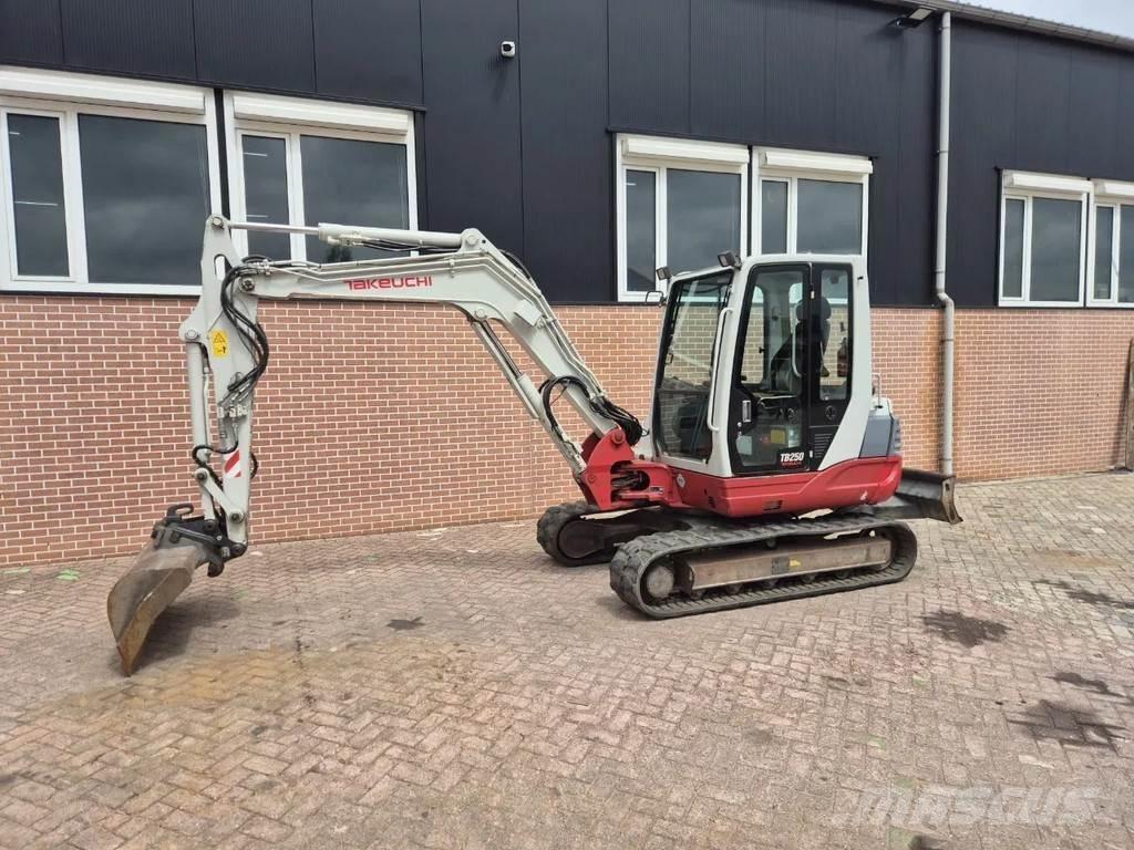 Takeuchi TB250 Mini excavatoare < 7t