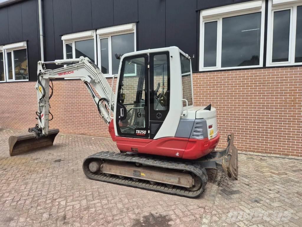 Takeuchi TB250 Mini excavatoare < 7t