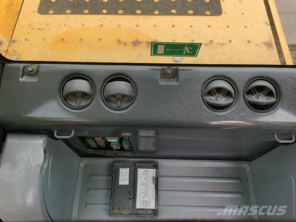 Komatsu PC 220-8 Excavatoare pe șenile
