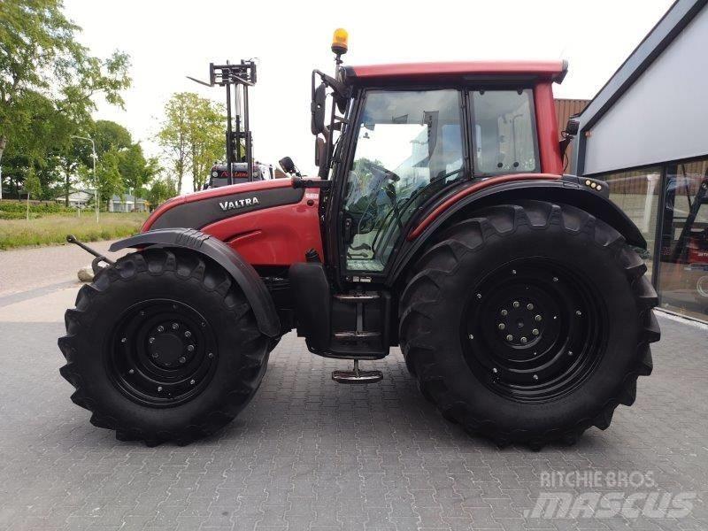 Valtra N 141 Tractoare