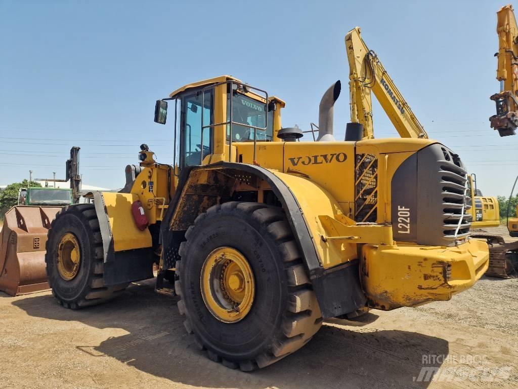 Volvo L 220 F Incarcator pe pneuri