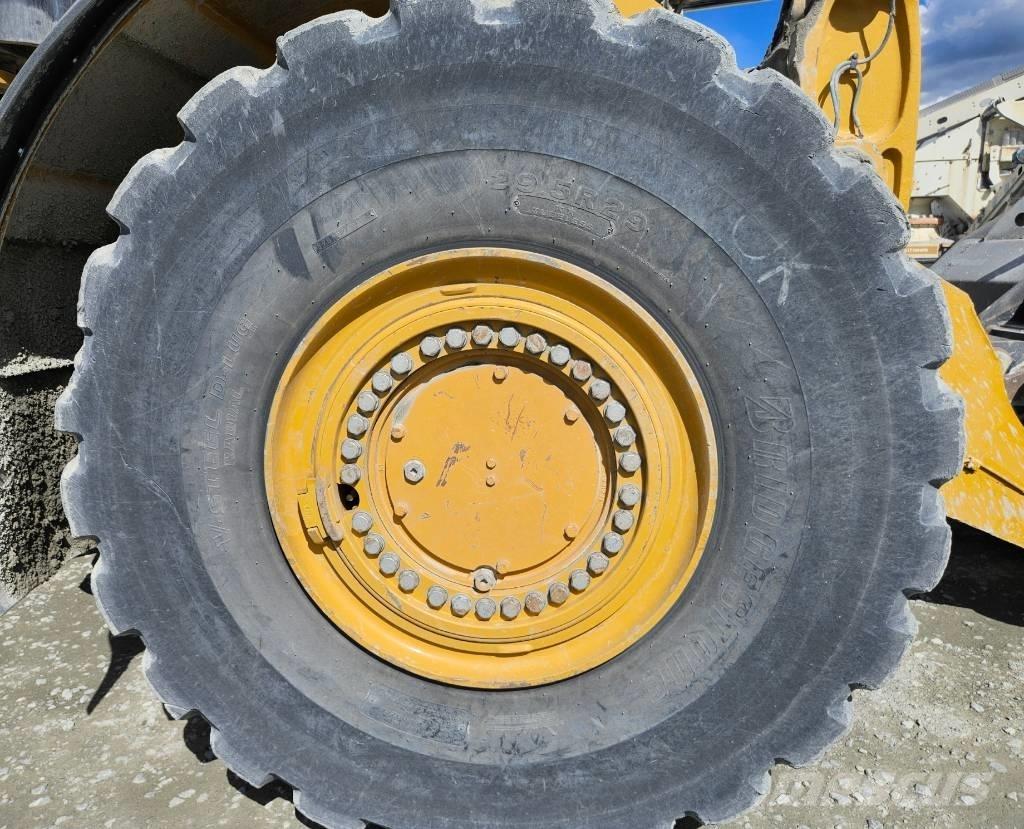 CAT 982 M Incarcator pe pneuri