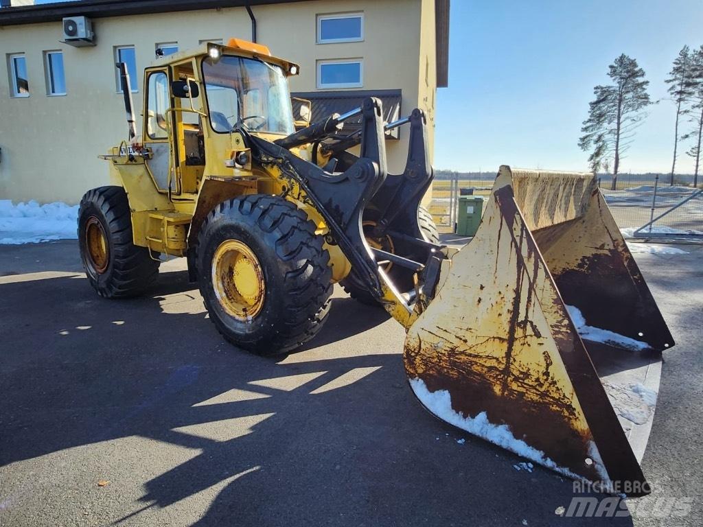 Volvo BM LM846 Incarcator pe pneuri