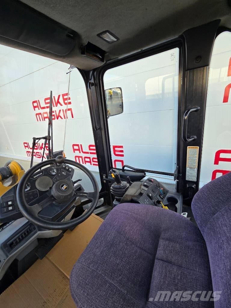 CAT 906 Incarcator pe pneuri