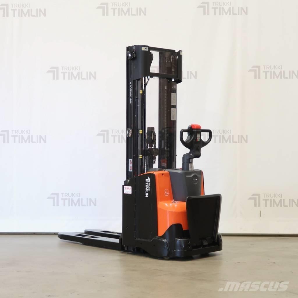 Toyota SWE120L Transpaleti autopropulsanti