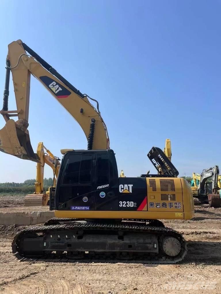 CAT 323 D Excavatoare pe șenile
