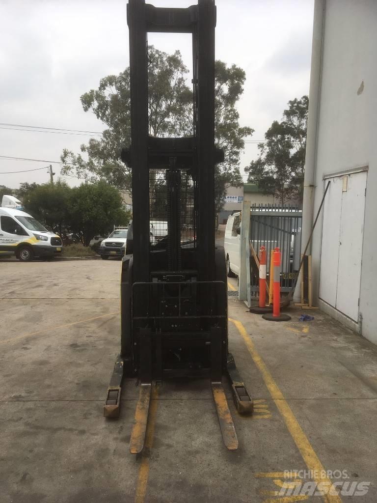 Hyster N35ZDR Stivuitor cu catarg retractabil