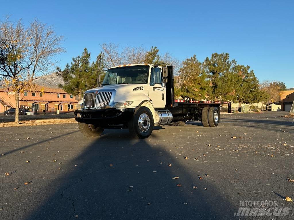 International 4300 Camioane platforma/prelata