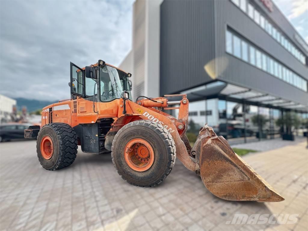 Doosan DL 300 Incarcator pe pneuri