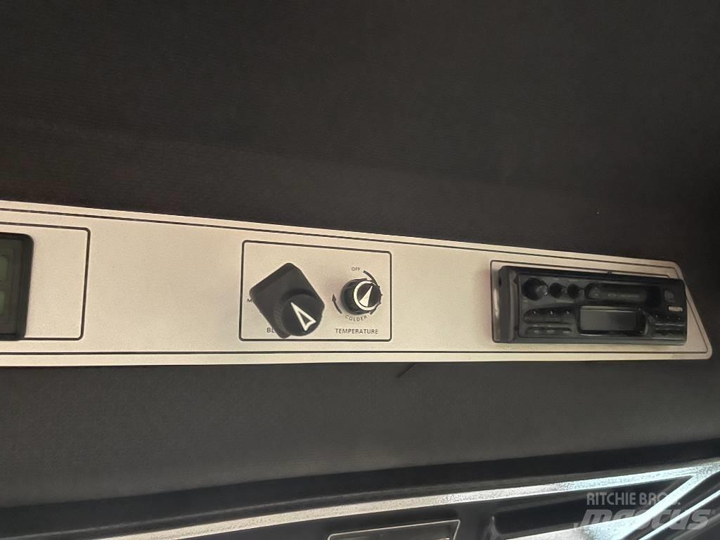 Hesston 8100 Utilaj de răvăşit fân