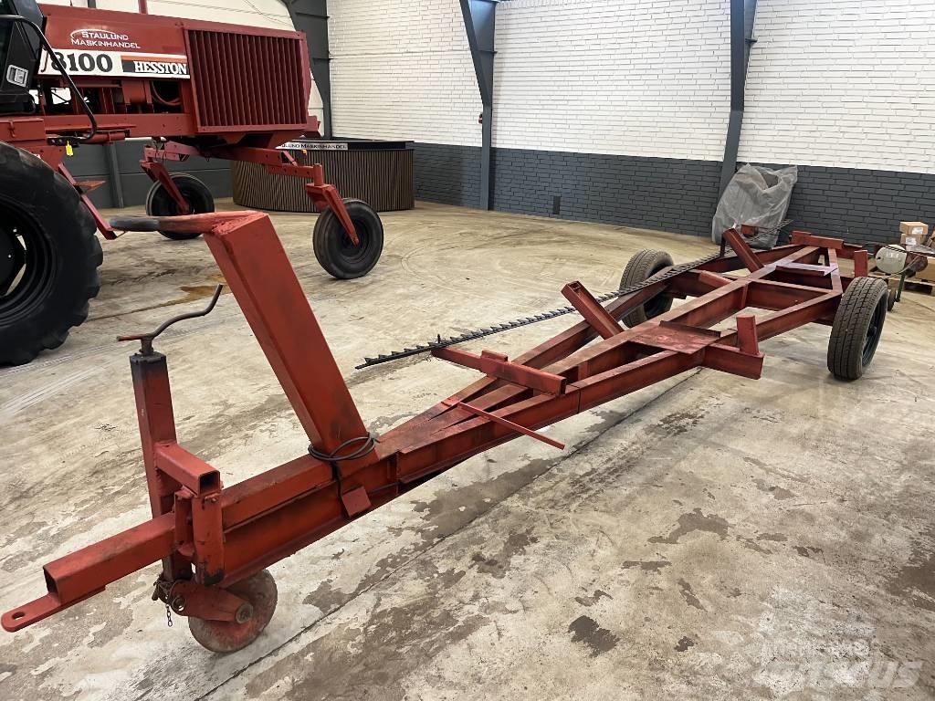 Hesston 8100 Utilaj de răvăşit fân