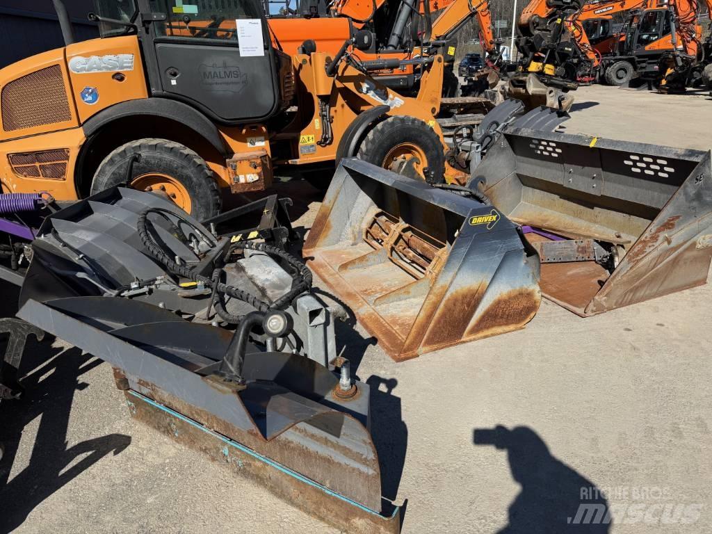 CASE 321F Incarcator pe pneuri