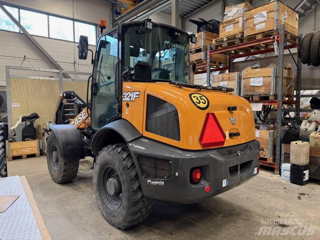 CASE 321F Incarcator pe pneuri
