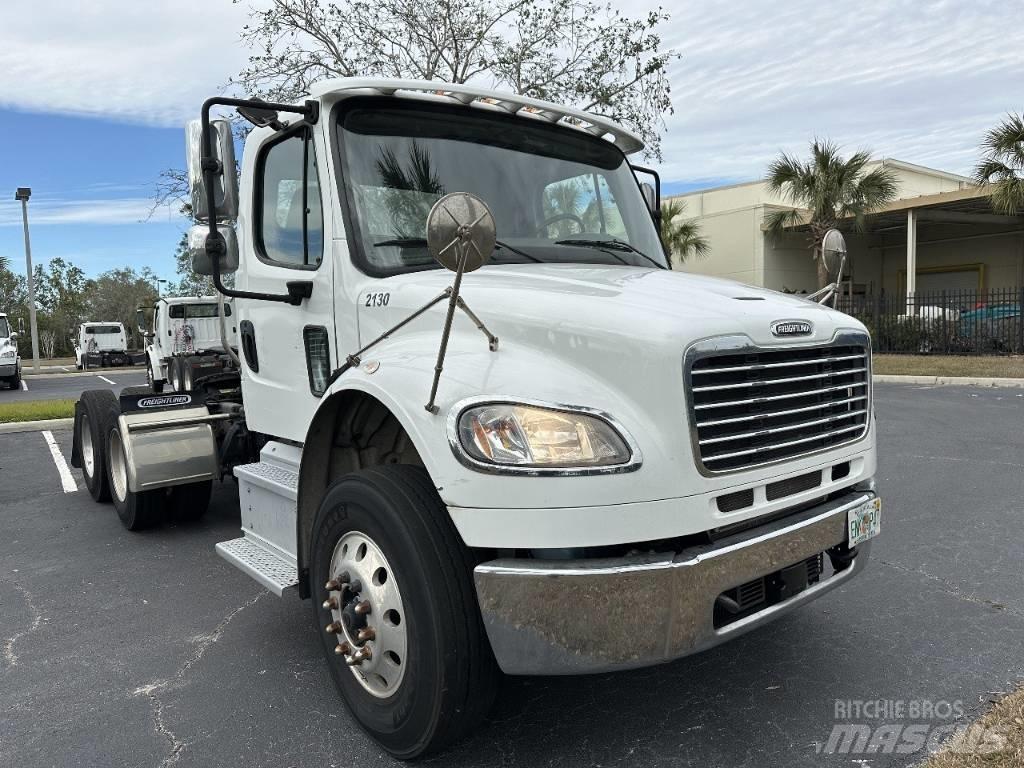 Freightliner M2 Autotractoare