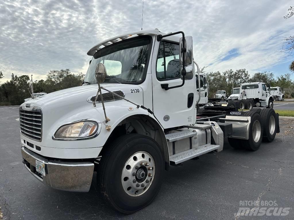 Freightliner M2 Autotractoare