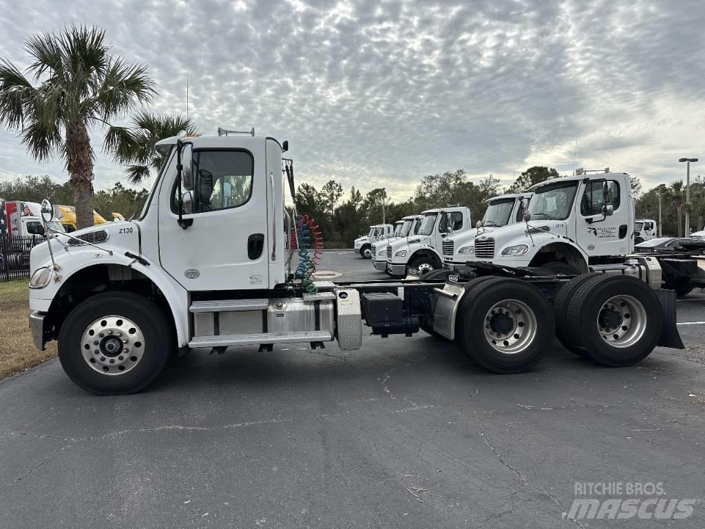 Freightliner M2 Autotractoare