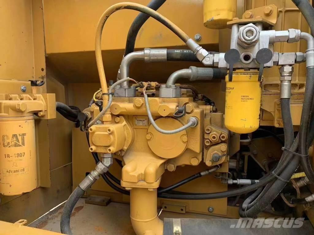 CAT 323D Excavatoare pe șenile
