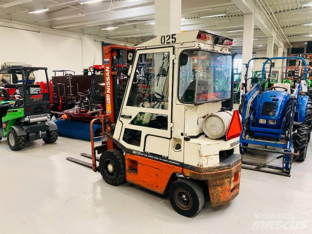 Nissan 25 Stivuitor GPL