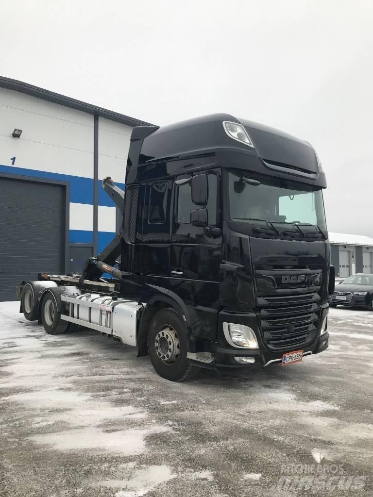 DAF XF530 FAS Camion cu carlig de ridicare