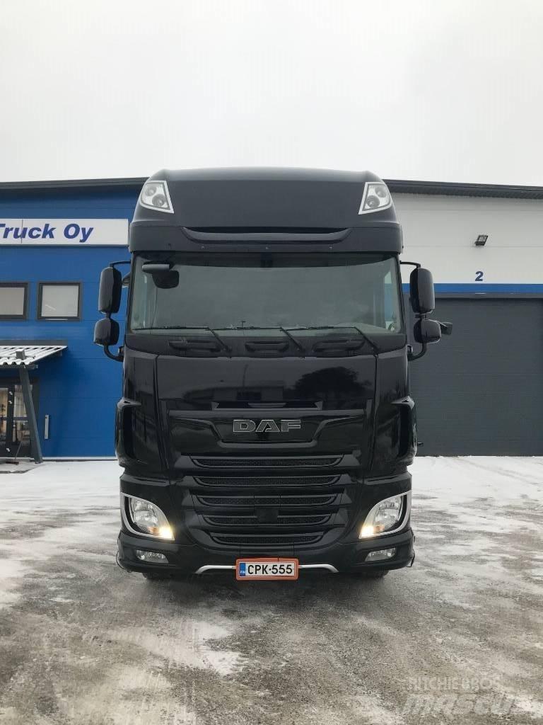 DAF XF530 FAS Camion cu carlig de ridicare