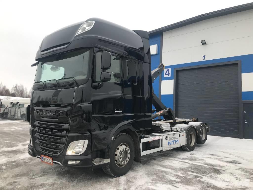 DAF XF530 FAS Camion cu carlig de ridicare