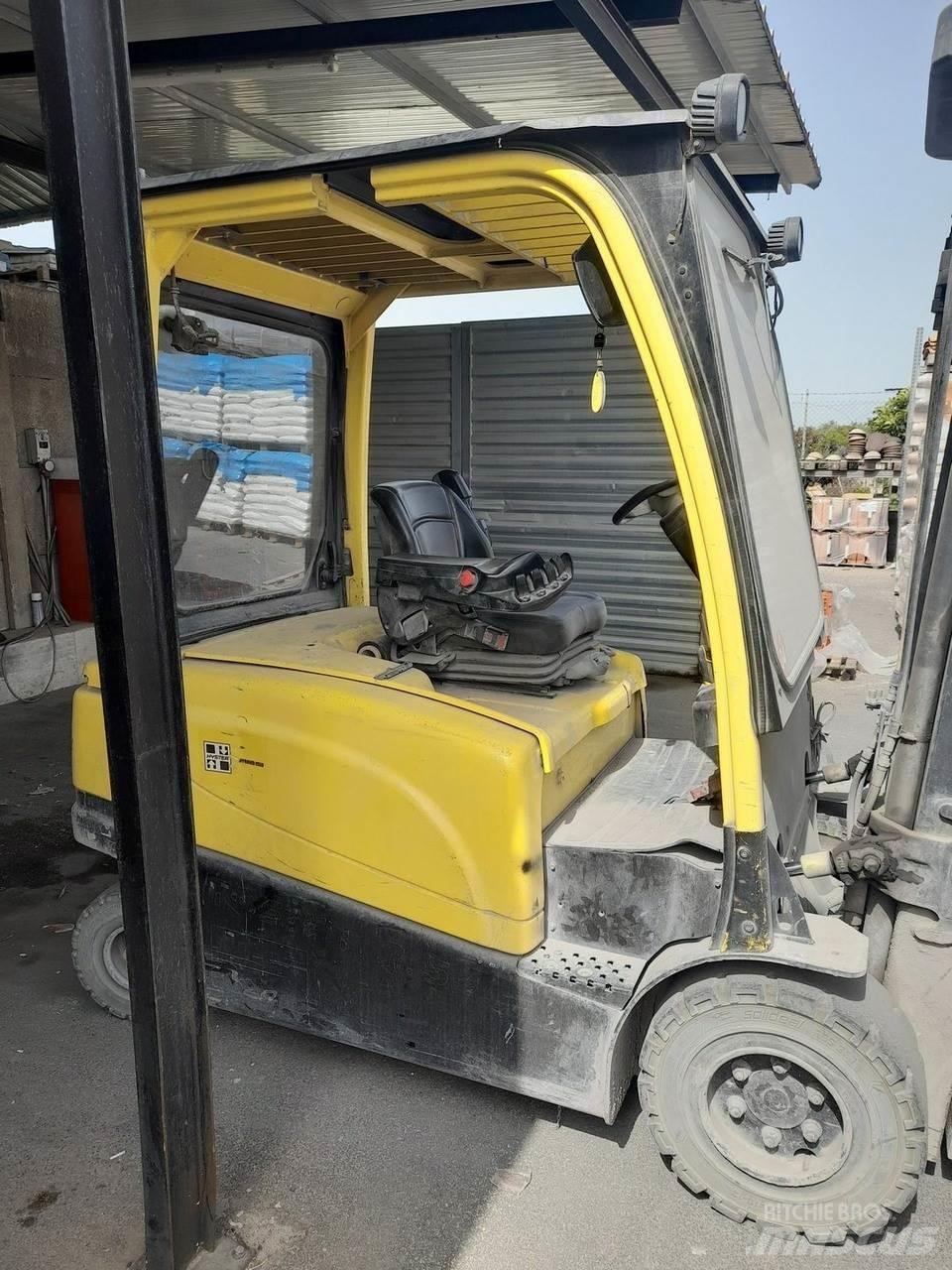 Hyster J2.5XN Stivuitor electric
