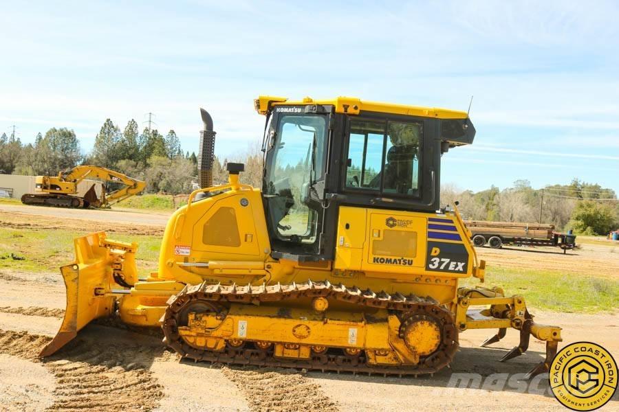 Komatsu D 37 EX Buldozere pe senile