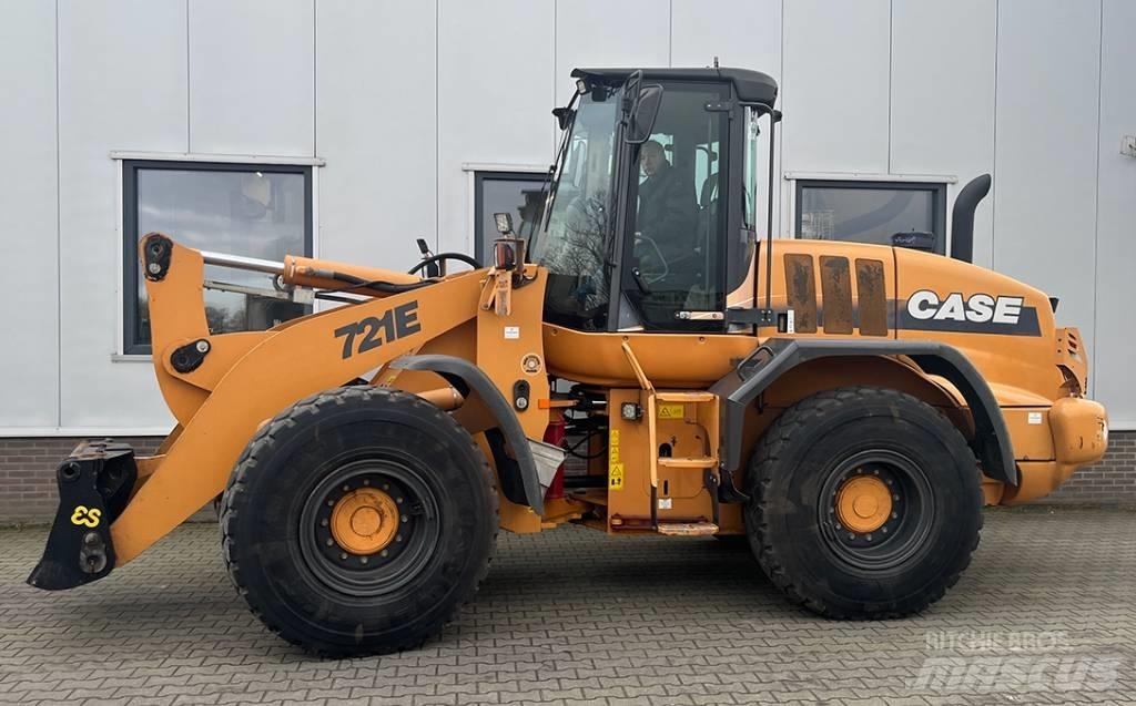 CASE 721 E Incarcator pe pneuri