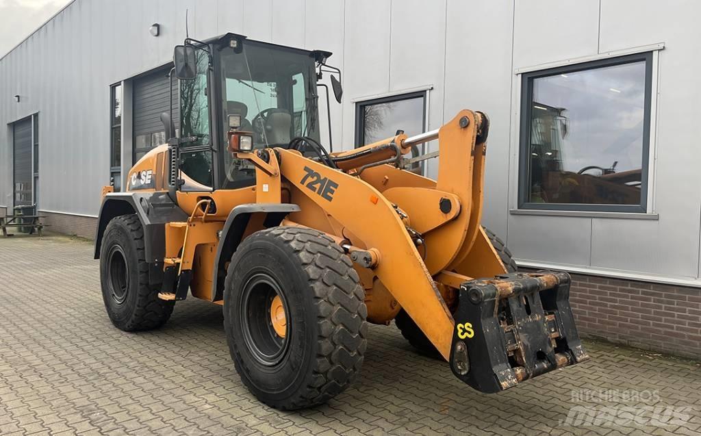 CASE 721 E Incarcator pe pneuri