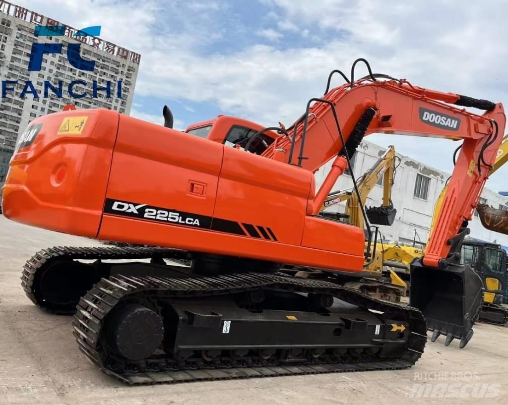 Doosan DX 225 LCA Excavatoare pe șenile
