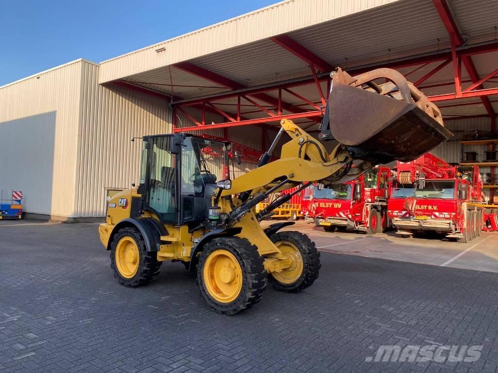 CAT 908M Incarcator pe pneuri