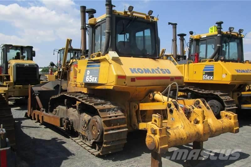 Komatsu D65 EX-16 Buldozere pe senile