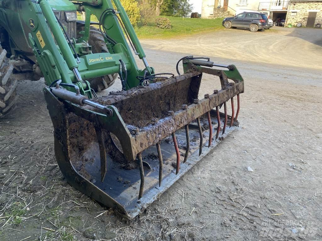 John Deere 5100 R Tractoare