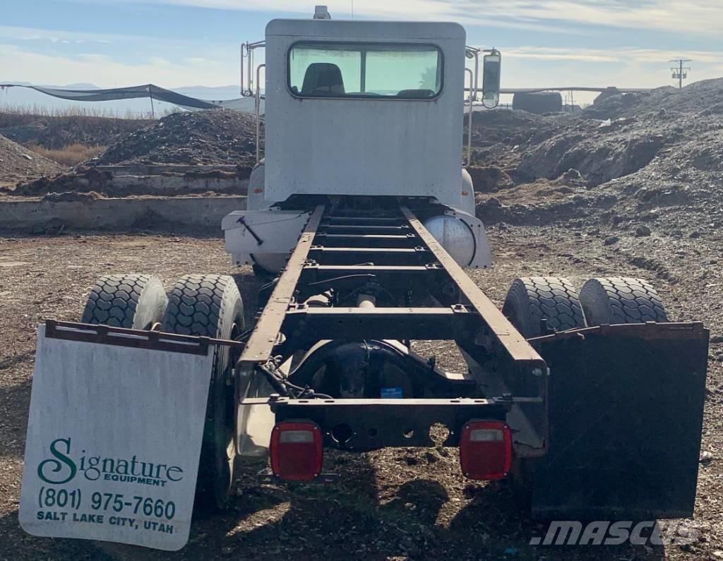 Peterbilt 335 Autobasculanta
